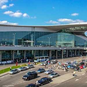 ضبطت السيدة الأكرانية بمطار القاهرة