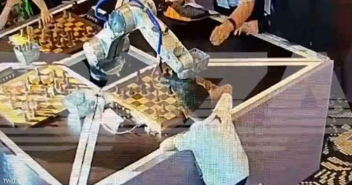 بالفيديو.. روبوت يهاجم طفلا صغيرا في مباراة شطرنج "مرعبة" - Sky News Arabia سكاي نيوز عربية