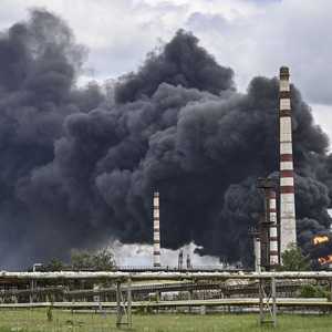 أرشيفية لحريق في مصفاة ليسيشانسك في لوغانسك