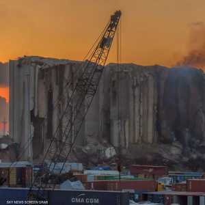 منذ 3 أسابيع، يستمر الحريق مشتعلا ببطء في صوامع القمح