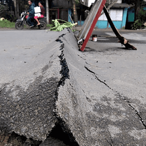 جانب من آثار زلزال في الفلبين - أرشيفية
