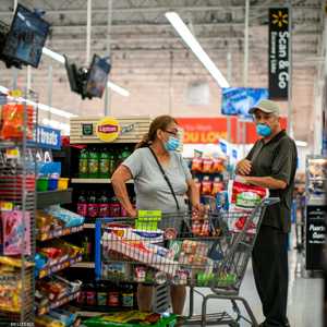 ثقة المستهلكين في أميركا عند أدنى مستوى في عام ونصف