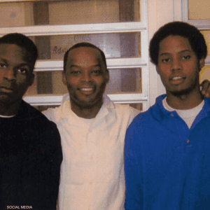 الرجل المدان في الوسط