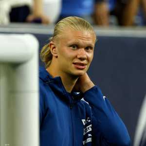 إرلينغ هالاند مهاجم فريق مانشستر سيتي