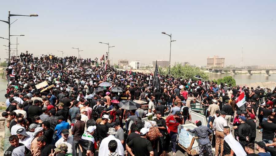أنصار التيار الصدري يصلون بوابة المنطقة الخضراء في بغداد
