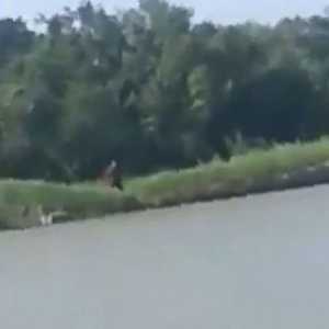 صورة الرجل الذي أرعب الصياد