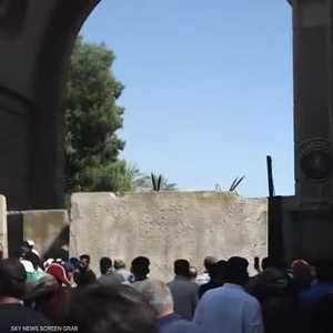 لحظة اقتحام المتظاهرين المنطقة الخضراء في بغداد