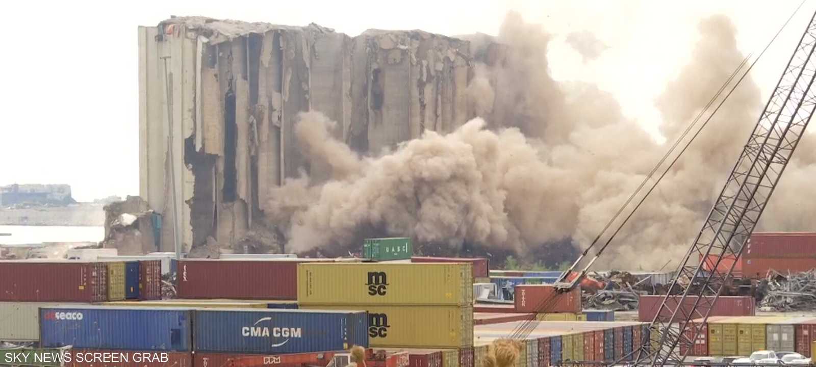 انهيار جزء من صوامع الحبوب في مرفأ بيروت