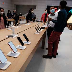 هواتف آيفون الجديدة ستكون متوفرة بعد سبتمبر المقبل.