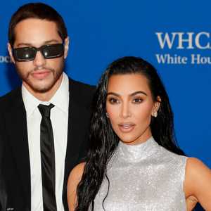 كيم كاردشيان وصديقها بيت ديفيدسون