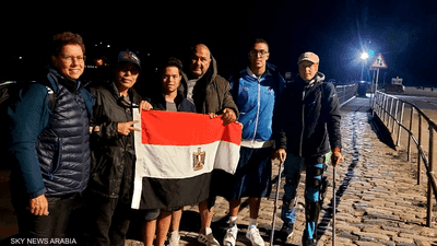 فريق مصري ألماني بينهم سباحون من أصحاب الهمم يعبر "المانش"