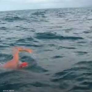 السباح البريطاني آدم ووكر