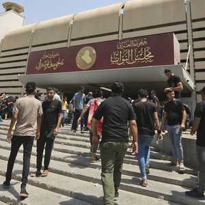 أرشيفية لمتظاهرين مؤيدين للصدر في مجلس النواب العراقي