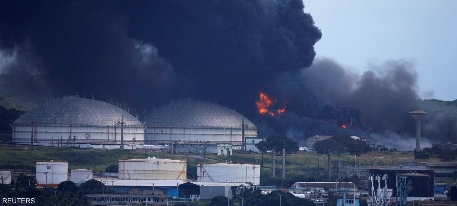 صاعقة برق تشعل حريقا في صهاريج تخزين النفط في كوبا