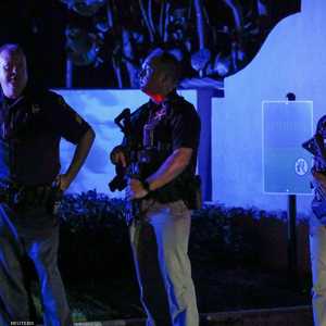 عناصر من الأمن الفيدرالي أمام منزل ترامب