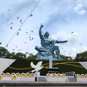 إطلاق الحمام على النصب التذكاري للقصف الذري على ناغازاكي