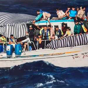 خفر السواحل اليوناني ينقذ عشرات الماجرين (أرشيفية)