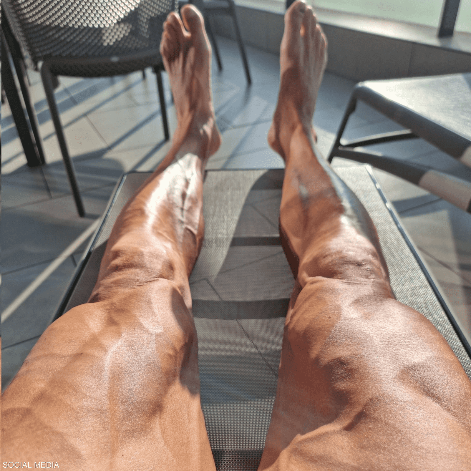 ساقا إبراهيموفيتش بعد 11 أسبوعا من إجراء جراحة الركبة