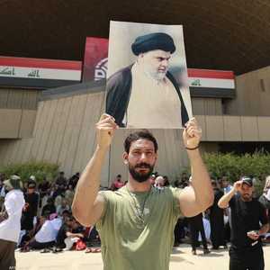 أنصار الصدر يواصلون اعتصامهم.. أرشيفية