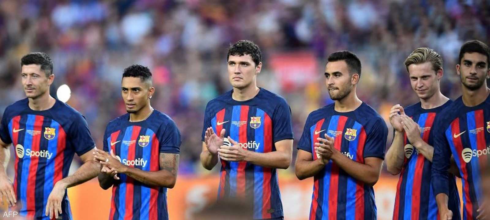 نجوم برشلونة الجدد من اليسار: ليفاندوفسكي ورافينيا وكرستينسن