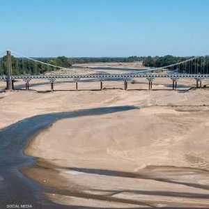 نهر لوار  في فرنسا جف خلال الصيف الماضي.
