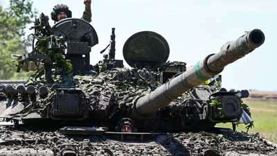 أزمة مالية "خطيرة" تهدد أوكرانيا.. تمويل الحرب ورواتب الجيش