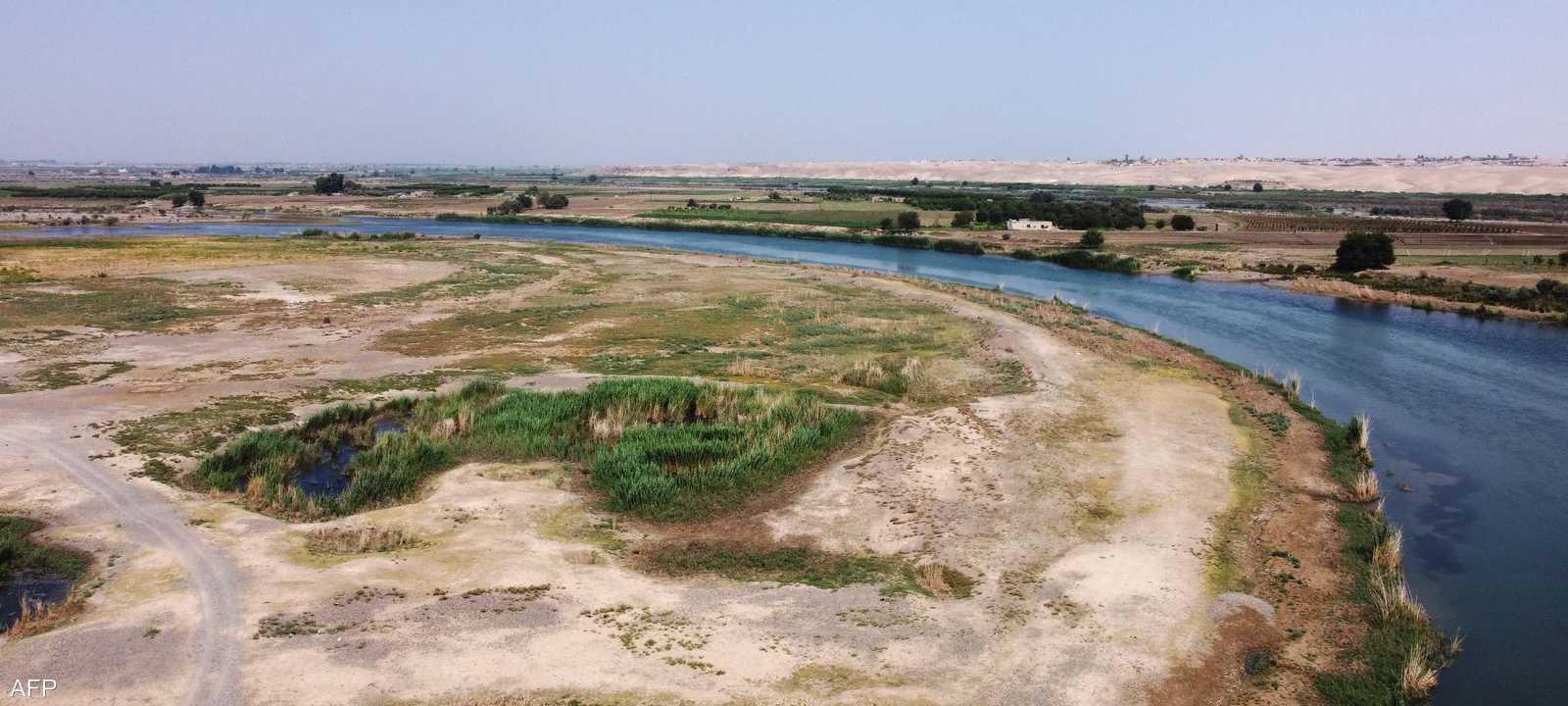 نهر الفرات يتراجع بفعل التغير المناخي.