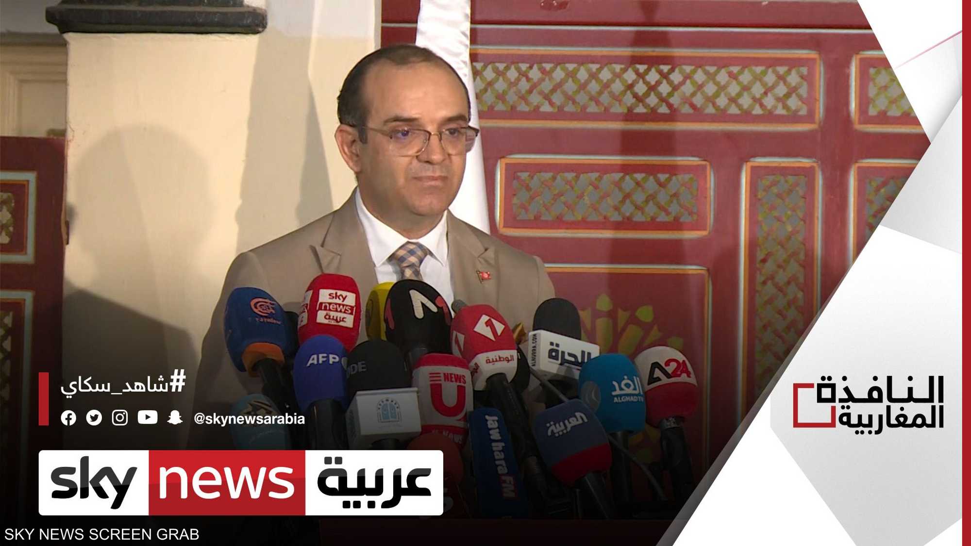 لجنة الانتخابات التونسية تقبل مشروع الدستور
