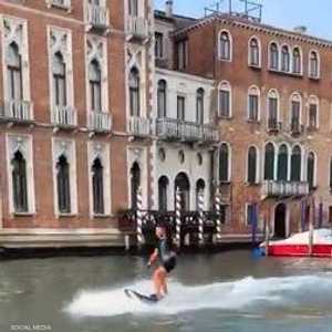 التزلج على قنوات البندقية يثير غضب المدينة وعمدتها