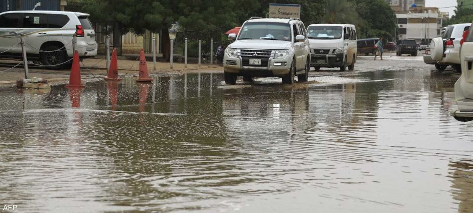 سكان العاصمة ظلوا يشتكون من تغير لون ورائحة مياه الشرب