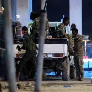 قوات الأمن الصومالية متمركزة خارج الفندق