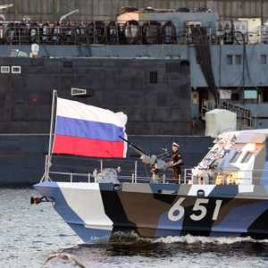 الجيش الروسي نقل قواعد عسكرية ونشر مروحيات حول أوكرانيا