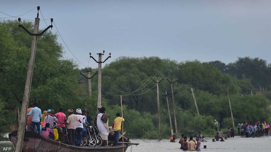 في ولاية هيماتشال براديش أودت الفيضانات بحياة 36 شخصا.