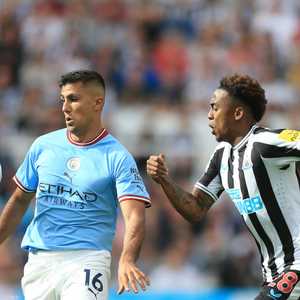 المباراة جرت في ملعب سانت جيمس بارك