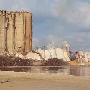 انهيار كامل لصوامع القمح الشمالية في مرفأ بيروت