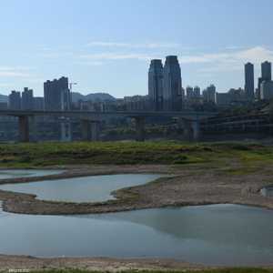 نهر اليانغتسي في يوم حار في تشونغتشينغ - الصين