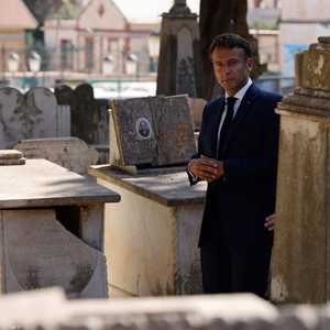 ماكرون زار مقبرة "سانت أوجين" في الجزائر العاصمة