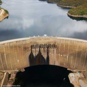 سد كاريبا الذي يبلغ ارتفاعه 420 قدمًا في جنوب أفريقيا