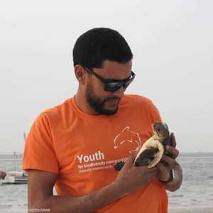 حامد ملاحط أصبح مثالا يحتذى في الحفاظ على الحياة البحرية.