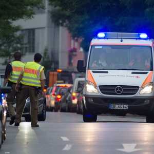 لم يكن من الواضح سبب سقوط التمثال