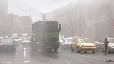 رش المياه بشوارع عمان لترطيب الجو