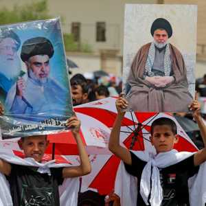 قوات الأمن العراقي تحاول إخراج المحتجين من القصر الجمهوري