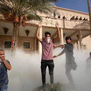 المتظاهرون خرجوا في مختلف مناطق العراق إثر قرار الصدر