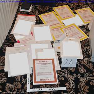 صورة نشرتها العدل الأميركية لبعض الوثائق التي تم مصادرتها