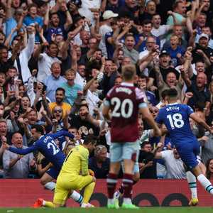 بن تشيلويل يحتفل بهدفه في مرمى وست هام