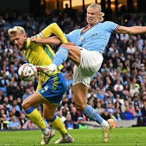 هالاند "كابوس" المدافعين