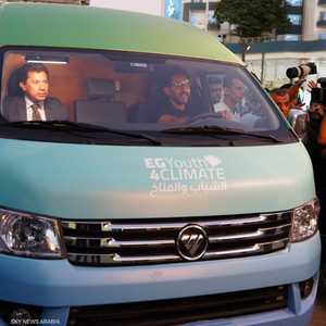 الممثل أحمد حلمي قاد "ميكروباص المناخ" للتوعية بالبيئة بمصر