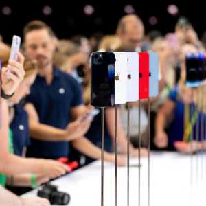 خلال عرض آبل لمنتجاتها أمس.. أرشيفية