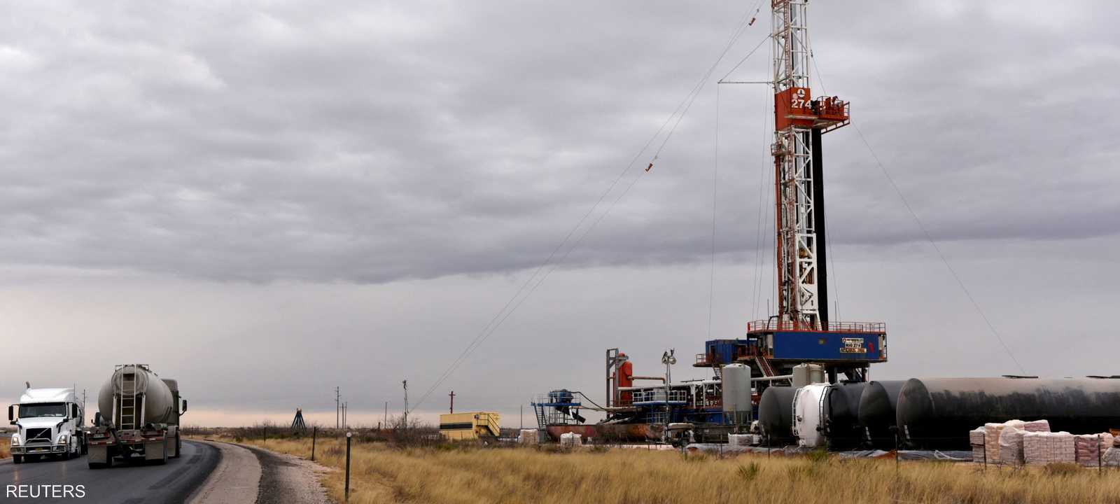 منصة حفر تعمل في منطقة إنتاج النفط في حوض بيرميان الأميركي