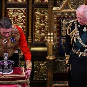 يصف مؤيدو تشالز بأنه رجل سابق لعصره